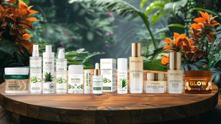 Različiti VIVA setovi proizvoda za negu kože i tela poređani na drvenom stolu